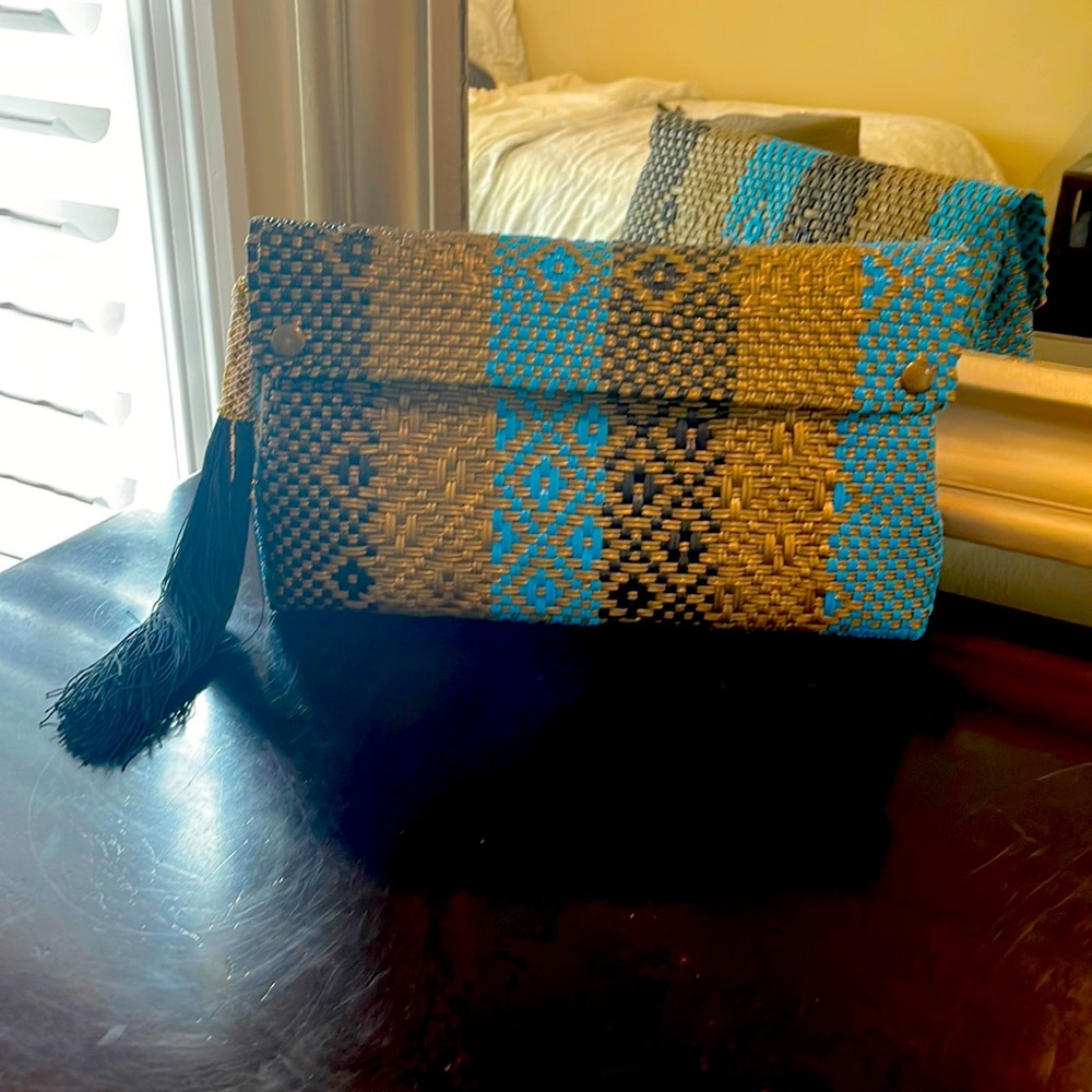 Woven clutch